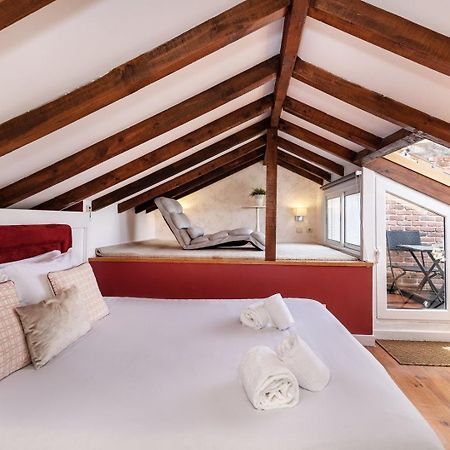 Апартаменти Guestready - Fantastic Rustic Duplex With Terrace Лісабон Екстер'єр фото